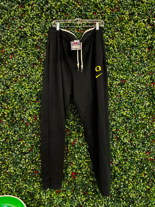 Black Oregon sweats