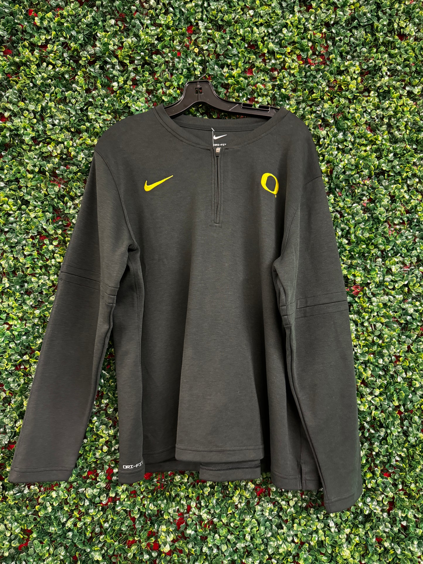 Black Oregon quarter zip