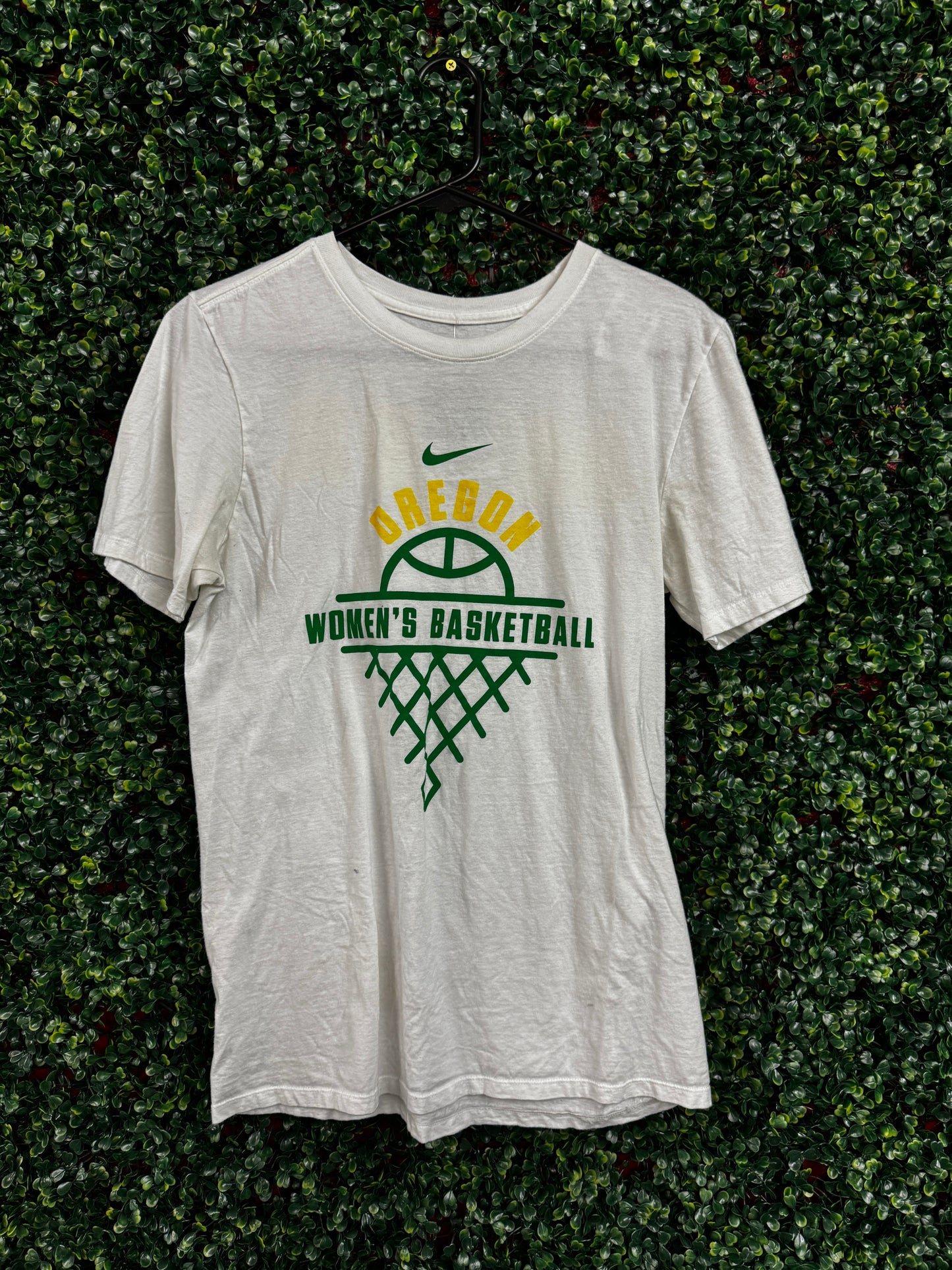 oregon women's basketball tee