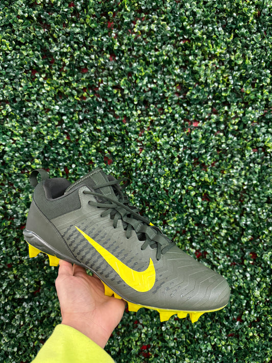 Oregon PE Football Cleats (2022)